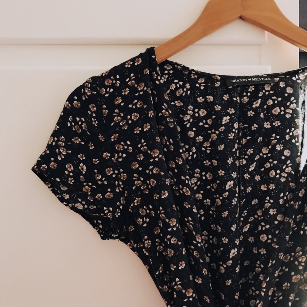 BRANDY MELVILLE WRAP DRESS FLORAL PRINT